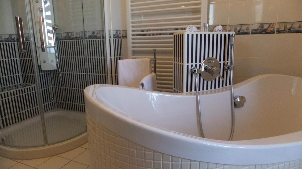 Hotel & Restaurant Utkiek Грайфсвалд Екстериор снимка